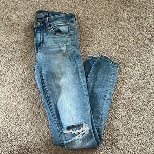AE light wash distressed skinny jeans